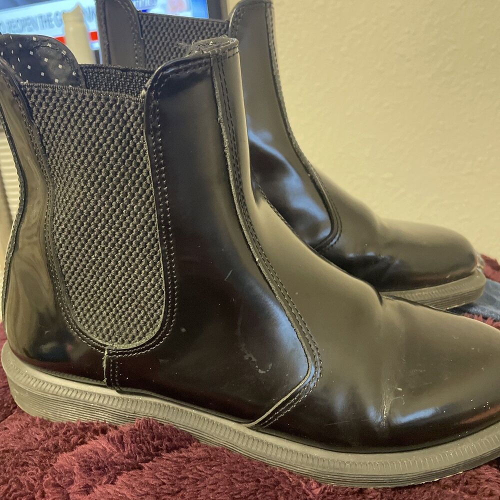 Dr. Martens Women's Flora Leather Chelsea Boot Size 7 Black Short Trendy Grunge